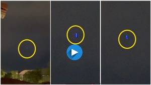 ಆಕಾಶದಲ್ಲಿ ಮಿನುಗಿದ ನಿಗೂಢ ನೀಲಿ ಬೆಳಕು..! ವಿಸ್ಮಯಕಾರಿ ವಿಡಿಯೋ..!