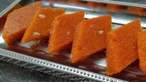 5 ನಿಮಿಷದಲ್ಲಿ ಮಾಡಬಹುದು ರವೆ ಬರ್ಫಿ..! ಹೇಗೆ ನೋಡಿ.!