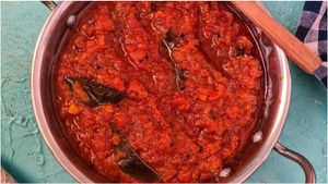  ಬೆಳ್ಳುಳ್ಳಿ ಚಟ್ನಿ ರೆಸಿಪಿ: ಶೀತ, ಕೆಮ್ಮು ತಡೆಗಟ್ಟುತ್ತೆ ಈ ಚಟ್ನಿ