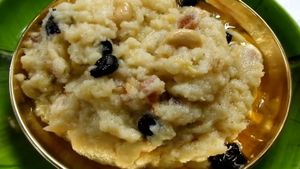 ಮನೆಯಲ್ಲಿ ಸತ್ಯನಾರಾಯಣ ಪೂಜೆ ಪ್ರಸಾದ ಮಾಡುವುದು ಹೇಗೆ? ತುಂಬಾನೆ ಸಿಂಪಲ್