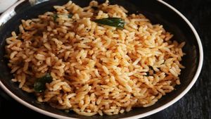 ದೇವಸ್ಥಾನದ ಪ್ರಸಾದದಂತೆ ರುಚಿ ರುಚಿಯ ಪುಳಿಯೋಗರೆ ಮಾಡಿ..! 