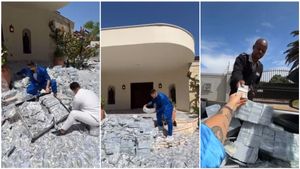 ಕಂಡ ಕಂಡಲ್ಲಿ ಎಸೆಯುತ್ತಾನೆ ಕಂತೆ ಕಂತೆ ಹಣ..! ಸಿಕ್ಕ ಸಿಕ್ಕವರಿಗೂ ದಾನ..! ವಿಡಿಯೋ ವೈರಲ್