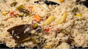 ಸ್ಪೆಷಲ್ ಶೈಲಿಯಲ್ಲಿ  ಸಿಂಪಲ್ ಪಲಾವ್ ಬೊಂಬಾಟ್ ರುಚಿ.! ಮಾಡಿ ನೋಡಿ..!