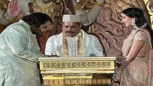 ಅನಂತ್-ರಾಧಿಕಾ ಮದುವೆ ಮಾಡಿಸಿದ್ದ ಅರ್ಚಕರಿಗೆ ಇಷ್ಟು ಕಡಿಮೆ ಹಣ ಏಕೆ.!! ಎಷ್ಟು ಗೊತ್ತಾ?