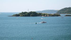 ಭೂಮಿ ಖರೀದಿಗೆ ಮುಂದಾಗುವವರೇ ನೋಡಿ..! ಇಡೀ ದ್ವೀಪವೇ ಮಾರಾಟಕ್ಕಿದೆ..!