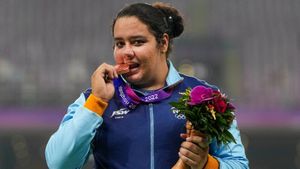 ಕ್ರೀಡಾಪಟುಗಳು ಪದಕ ಗೆದ್ದು ಕಚ್ಚುವುದೇಕೆ..? ಇದರ ಹಿಂದಿರುವ ಕಥೆ ಏನು?