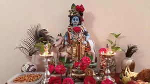 ಶ್ರೀಕೃಷ್ಣ ಜನ್ಮಾಷ್ಟಮಿ: ನಿಮ್ಮ ರಾಶಿ ಪ್ರಕಾರ ಶ್ರೀಕೃಷ್ಣನ ಆರಾಧನೆಯ ವಿಧಾನ