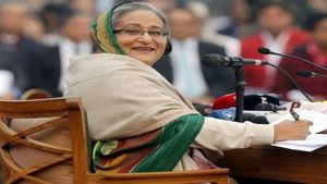 ಸೇನಾ ಆಡಳಿತದಿಂದ ದೇಶ ಕಾಪಾಡಿದ್ದ ಶೇಖ್ ಹಸೀನಾ ಯಾರು ಗೊತ್ತಾ? ಈಗ ದೇಶ ಬಿಡುವ ಸ್ಥಿತಿ ಬಂದಿದ್ದೇಕೆ?