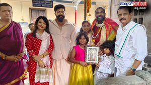 ಉಜಿರೆಯ ಸುರ್ಯ ಸದಾಶಿವ  ರುದ್ರ  ದೇವಾಸ್ಥಾನಕ್ಕೆ  ಯಶ್‌, ರಾಧಿಕಾ ಭೇಟಿ: ಈ ದೇವಾಲಯದ ಪವಾಡದ ಬಗ್ಗೆ ಗೊತ್ತೆ?