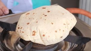 ಚಪಾತಿ, ರೊಟ್ಟಿಯನ್ನ ನೇರವಾಗಿ ಗ್ಯಾಸ್ ಉರಿಯಲ್ಲಿ ಬೇಯಿಸುತ್ತೀರಾ? ಅಪಾಯವೇನು ಗೊತ್ತಾ?