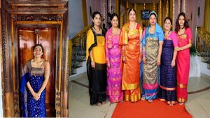 ಕೊಡವ ಸೀರೆ ಧರಿಸಿರುವಿರಾ?  ಕೊಡಗಿನ  ಹೆಣ್ಮಕ್ಕಳು  ಈ ರೀತಿ ಭಿನ್ನವಾಗಿ ಸೀರೆ ಧರಿಸುವುದರ  ಹಿಂದಿದೆ ಈ ಆಸಕ್ತಿಕರ  ಸಂಗತಿಗಳು