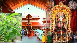 ತುಳಸಿ ಅರ್ಪಿಸಬೇಡಿ ಎಂದ  ಗುರುವಾಯುರ್ ದೇವಾಲಯ: ತುಳಸಿ ಇಲ್ಲದೆ ಶ್ರೀ ಕೃಷ್ಣನ  ಪೂಜೆಯೇ ಎಂದು ಕೇಳುತ್ತಿರುವ ಭಕ್ತರು