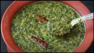 ರೋಗನಿರೋಧಕ ಶಕ್ತಿ ಹೆಚ್ಚಿಸುವ ನುಗ್ಗೆ ಸೊಪ್ಪಿನ ಸಾರು ಮಾಡಿ..! ಇಲ್ಲಿದೆ ರೆಸಿಪಿ