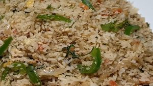 ಸಿಂಪಲ್ ಆಗಿ ಎಗ್ ಫ್ರೈಡ್ ರೈಸ್ ಮಾಡೋದು ಹೇಗೆ? 10 ನಿಮಿಷ ಸಾಕು