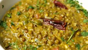 ತಿಂಡಿ ಯಾವುದೇ ಇರಲಿ ಈ ಹೆಸರು ಬೇಳೆ ತಡ್ಕಾ ಸಖತ್ ರುಚಿ ನೀಡುತ್ತೆ..! 