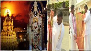ತಿರುಪತಿ ತಿಮ್ಮಪ್ಪನಿಗೆ  ಬಂತು ಬೆಂಕಿ ಪೊಟ್ಟಣದಲ್ಲಿ  ಸೀರೆ, ಸೀರೆಯಂತೂ ಅತ್ಯಾಕರ್ಷಕ