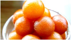 ಬೆಣ್ಣೆಯಂತೆ ಮೃದುವಾದ ದುಂಡನೆಯ ಜಾಮೂನ್ ಮಾಡೋದು ಹೇಗೆ? ಇಲ್ಲಿದೆ ವಿಧಾನ..!