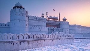 ದೆಹಲಿ ಕೆಂಪುಕೋಟೆ ಹಿಂದೆ ಬಿಳಿ ಬಣ್ಣದಿಂದ ಕೂಡಿತ್ತು..! ಈ ಅಚ್ಚರಿ ವಿಷಯ ನಿಮಗೆ ಗೊತ್ತಾ?