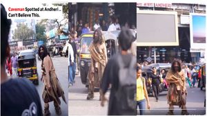 ಮುಂಬೈಯಲ್ಲಿ ಅರೆ ಹುಚ್ಚನಾಗಿ  ಕಂಡ  ಪ್ರಸಿದ್ಧ  ಬಾಲಿವುಡ್‌ ನಟ:  ಆಗ  ನೋಡಿದವರು ಈಗ ಛೇ.. ಗುರುತಿಸಲೇ ಇಲ್ಲ ಅಂತಿದ್ದಾರೆ