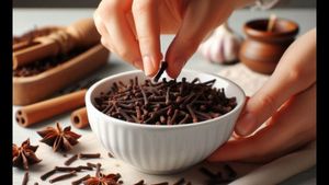 ದಿನಕ್ಕೆರಡು ತುಪ್ಪದಲ್ಲಿ ಫ್ರೈ ಮಾಡಿದ ಲವಂಗ ಸವಿದು ನೋಡಿ..! ಅದೆಷ್ಟು ಲಾಭವಿದೆ ಗೊತ್ತಾ?