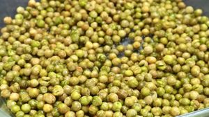 ಬೇಕರಿ ರುಚಿಯ ಮಸಾಲೆ ಬಟಾಣಿ ಮನೆಯಲ್ಲೇ ಮಾಡಿ..! 2 ವಸ್ತು ಇದ್ರೆ ಸಾಕು..!!