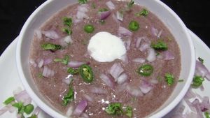 ಬೇಸಿಗೆಯಲ್ಲಿ  ದೇಹಕ್ಕೆ ತಂಪು, ಆರೋಗ್ಯಕ್ಕೆ ಪುಷ್ಠಿ ಈ ರಾಗಿ ಅಂಬಳಿ: ಹೀಗೆ  ಮಾಡಿದರೆ ಸೂಪರ್ ಟೇಸ್ಟ್