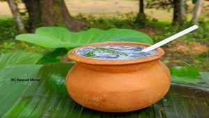 ಲೆಮನ್‌ ಸೋಡಾ  ಮಾಡುವ ಸಮಯದಲ್ಲಿಯೇ ಮಡ್ಕಾ ಸೋಡಾ  ಮಾಡಬಹುದು  ನೋಡಿ