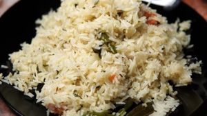 ಮನೆ ಅಕ್ಕಿಯಲ್ಲಿ ಹೋಟೆಲ್ ಸ್ಟೈಲ್ ಜೀರಾ ರೈಸ್..! ಹೇಗೆ ಮಾಡೋದು ಗೊತ್ತಾ?