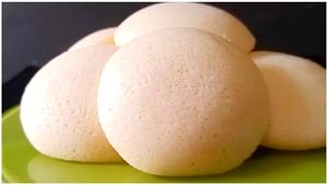 ಕುಕ್ಕರ್ ಬಳಸದೆ ಇಡ್ಲಿ ಮಾಡೋದು ಹೇಗೆ ಗೊತ್ತಾ? ಸುಲಭದ ವಿಧಾನವಿದು!