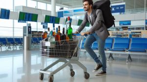 ಭಾರತದೊಳಗಿನ ವಿಮಾನದಲ್ಲಿ ಮದ್ಯ ಕೊಂಡೊಯ್ಯಬಹುದೇ? ಏನೆಲ್ಲಾ ನಿಯಮವಿದೆ ಗೊತ್ತಾ