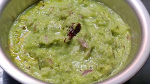 ಊಟ, ತಿಂಡಿ ಘಮ ಘಮ ಎನ್ನುವ ಹೀರೆಕಾಯಿ ಗೊಜ್ಜು ಮಾಡಿ..!