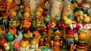 ಇಂಗ್ಲೆಂಡ್ ಪ್ರಯಾಣಕ್ಕೆ ಮುಂದಾಗಿವೆ ಚನ್ನಪಟ್ಟಣ ಗೊಂಬೆಗಳು: ಈ ಕೈಗಾರಿಕೆ ಹುಟ್ಟಿದ್ದು ಹೇಗೆ?