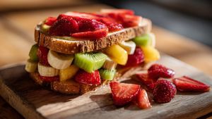 ಮಕ್ಕಳಿಗೆ ಮುದ್ದಾದ ಟಿಫಿನ್! ಹೆಲ್ದಿ & ಸ್ವೀಟ್.. ನಿಮಿಷಗಳಲ್ಲಿ ಮಾಡಿ ಈ ಫ್ರೂಟ್ ಸಲಾಡ್ ಸ್ಯಾಂಡ್‌ವಿಚ್