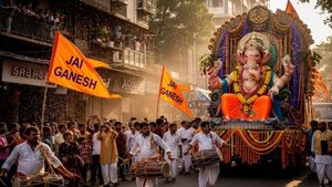 ಪಾಕಿಸ್ತಾನದ ಕರಾಚಿ ಬೀದಿಯಲ್ಲೂ ರಾರಾಜಿಸುವ ಗಣಪ..! ವಿಡಿಯೋ ನೋಡಿ!