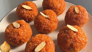 ಲೋ-ಕ್ಯಾಲೋರಿ ಮಾವಾ ಲಡ್ಡು! ಹೆಲ್ತಿ & ಟೇಸ್ಟಿ.. ಡಯೆಟ್‌ನಲ್ಲಿದ್ದರೂ ತಿನ್ನಬಹುದು