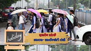 School Holiday: ರಣಭೀಕರ ಮಳೆ.. ಎಂಟು ಜಿಲ್ಲೆಗಳಲ್ಲಿ ರಜೆ ಘೋಷಣೆ! ಇಲ್ಲಿದೆ ಪಟ್ಟಿ 