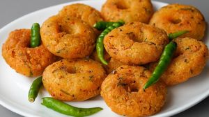 ಮನೆಯಲ್ಲೇ ಮದುವೆ ಮನೆ ಮೆದು ವಡೆ ಮಾಡೋದು ಹೇಗೆ? ಇಲ್ಲಿದೆ ರೆಸಿಪಿ