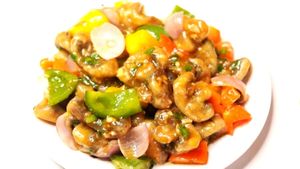 ಬಾಯಲ್ಲಿ ನೀರು ತರಿಸುವ ಮಶ್ರೂಮ್ ಚಿಲ್ಲಿ: ರೆಸ್ಟೋರೆಂಟ್ ರುಚಿಯ ಖಾದ್ಯ!