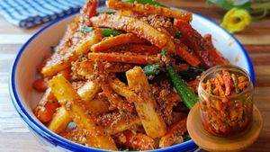 ದೇಸಿ ಸ್ಟೈಲ್ 'ಮಿಕ್ಸ್ ಉಪ್ಪಿನಕಾಯಿ': 10 ನಿಮಿಷದಲ್ಲಿ ಮನೆಯಲ್ಲೇ ಮಾಡಿ.. ವರ್ಷವಿಡೀ ಕೆಡಲ್ಲ!