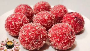 ಸಕ್ಕರೆ ಪಾಕ ಬೇಡ.. ಬಾಯಲ್ಲಿ ಕರಗುವ ರುಚಿ! ದೀಪಾವಳಿಗೆ ರೋಸ್ ಕೋಕನಟ್ ಲಡ್ಡು ಮಾಡಿ