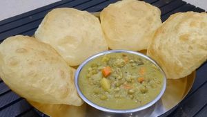 ಹೋಟೆಲ್‌ನಲ್ಲಿ ನೀಡುವಂತಹ ಮೃದುವಾದ ಪೂರಿ ಮಾಡೋದು ಹೇಗೆ? ಇಲ್ಲಿದೆ ಹಿಟ್ಟು ಮಾಡುವ ಟ್ರಿಕ್ಸ್