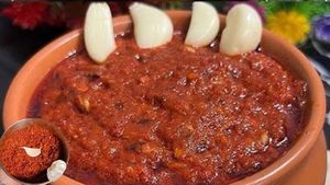 ಮುಂಬೈ ಬೀದಿಗಳಲ್ಲಿ ಸಿಗುವ ವಡಾ ಪಾವ್ ಚಟ್ನಿ ಮಾಡುವುದು ಹೇಗೆ? ರಹಸ್ಯ ಟ್ರಿಕ್ ಇಲ್ಲಿದೆ