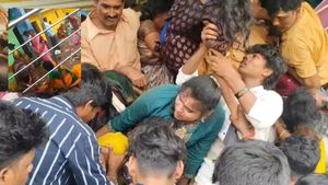 ಶ್ರೀಕಾಕುಳಂ ಕಾಲ್ತುಳಿತ: 10 ಭಕ್ತರ ದಾರುಣ ಸಾವು! 2 ಲಕ್ಷ ಪರಿಹಾರ ಘೋಷಿಸಿದ ಮೋದಿ.. ಅಸಲಿ ಕಾರಣವೇನು?