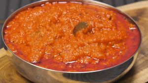 ಚಪಾತಿ-ದೋಸೆ ರೊಟ್ಟಿಗೆ ರುಚಿ ರುಚಿಯ ಟೊಮೆಟೋ ತೊಕ್ಕು; ಮಾಡಿ ನೋಡಿ!