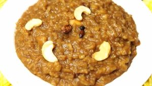 ದೇವಾಲಯದಲ್ಲಿ ನೀಡುವ ಸಿಹಿ ಪೊಂಗಲ್ ಪ್ರಸಾದ: ಮನೆಯಲ್ಲೇ ಸವಿದು ನೋಡಿ!