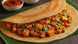 ಮಾಮೂಲಿ ದೋಸೆ ಬಿಡಿ.. ಬಟಾಣಿ-ಪನೀರ್ ಬಳಸಿ ಈ ದೋಸೆ ಮಾಡಿ! ಒಂದು ತಿಂದ್ರೆ ಸಾಲದು, ರುಚಿ ಅಷ್ಟು ಅದ್ಭುತ