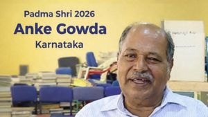 ಪದ್ಮ ಪ್ರಶಸ್ತಿ ಪಡೆದ ಬಸ್ ಕಂಡಕ್ಟರ್ ಅಂಕೆಗೌಡರು: ಯಾರು ಈ ಸಾಹಿತ್ಯ ಪ್ರೇಮಿ ಗೊತ್ತಾ?