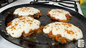 ಇಡ್ಲಿ ಪಾತ್ರೆಯೇ ಬೇಡ! 10 ನಿಮಿಷದಲ್ಲಿ ತವಾ ಮಸಾಲಾ ಇಡ್ಲಿ.. ಹೈದರಾಬಾದ್ ಸ್ಟೈಲ್‌ನಲ್ಲಿ ಮಾಡಿ ನೋಡಿ