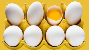 മുട്ടയുടെ മഞ്ഞ കഴിക്കാതെ വെള്ള മാത്രമാണോ കഴിക്കുന്നത്? ഡോക്ടര്‍ വിശദീകരിക്കുന്ന അപകടം