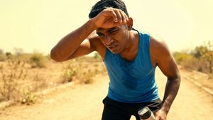 കഠിനമായ ചൂടിൽ വർക്കൗട്ട് ചെയ്യുന്നവരാണോ നിങ്ങൾ? ഈ തെറ്റുകൾ വരുത്തിയാൽ പണി പാളും!